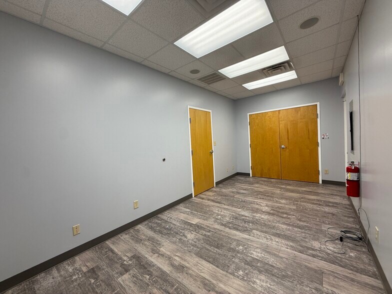 More Photos Of 2140 W Arlington Blvd, Greenville Medical For Lease