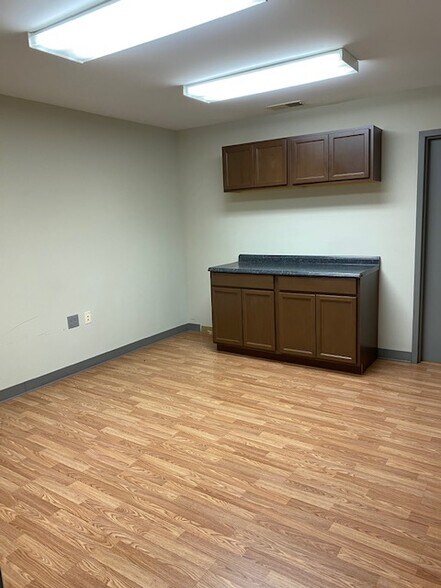 More Photos Of 197 Pit Rd, Mooresville Warehouse For Sale