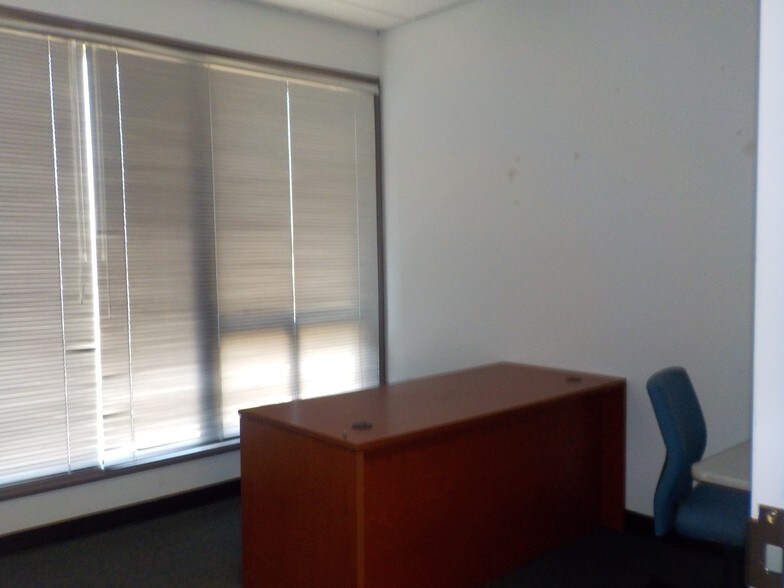 More Photos Of 3700 N 10th St, McAllen Office For Lease