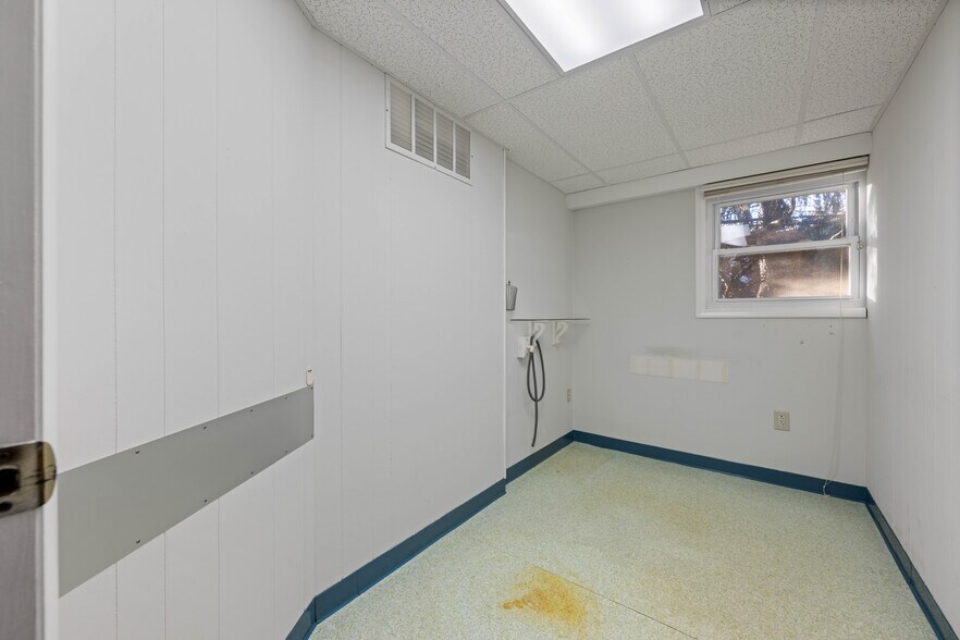 More Photos Of 123 W Main St, Trappe Medical For Sale