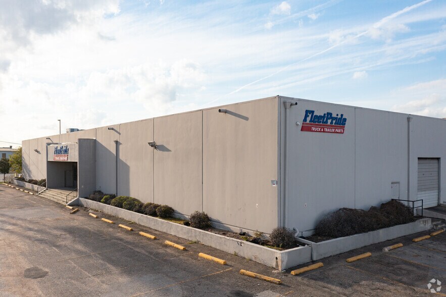More Photos Of 9133-9139 Wallisville Rd, Houston Manufacturing For Lease