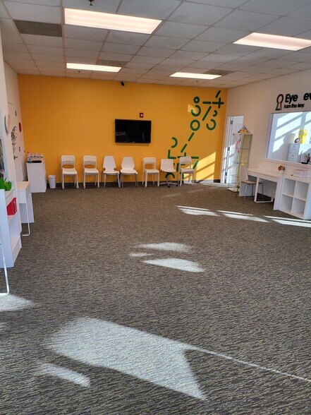 More Photos Of 2315 W Arbors Dr, Charlotte Medical For Lease