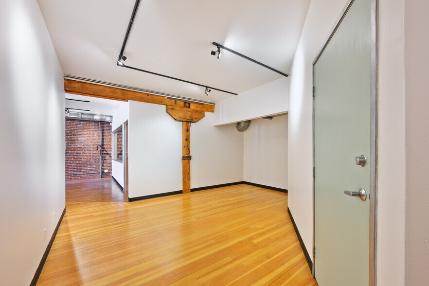 More Photos Of 6161 Santa Monica Blvd, Los Angeles Loft Creative Space For Lease
