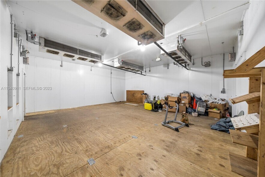 More Photos Of 2585 NW 21st Ter, Miami Warehouse For Lease