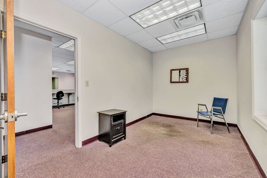 More Photos Of 860 NW Washington Blvd, Hamilton Medical For Lease