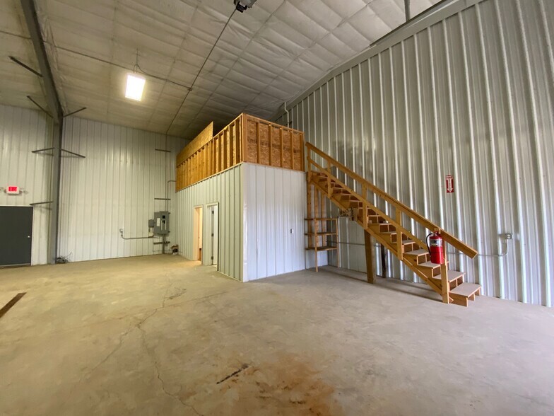 More Photos Of 5806 Baldwin Ln, Williston Warehouse For Sale