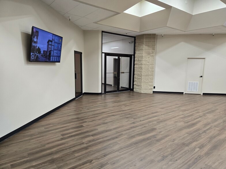More Photos Of 705 Illinois Ave, Joplin Unknown For Lease