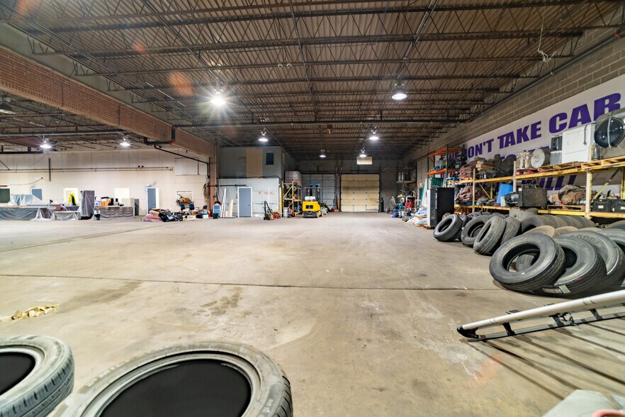 More Photos Of 125-127 Byassee Dr, Hazelwood Warehouse For Lease