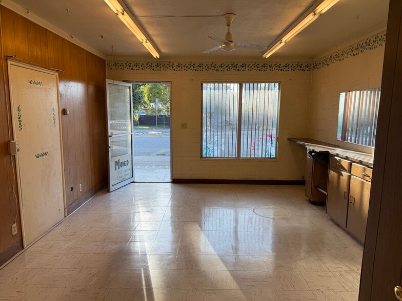 More Photos Of 217 Percy Ave, Yuba City Storefront For Sale