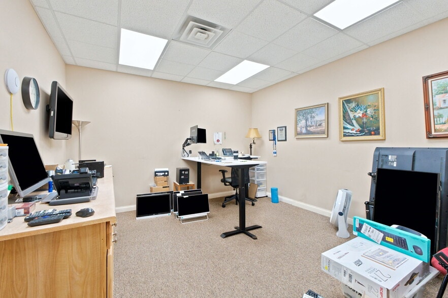 More Photos Of 9109 Stellhorn Crossing Blvd, Fort Wayne Office For Lease