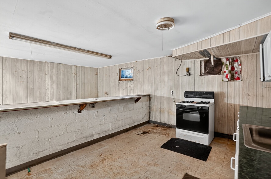 More Photos Of 61 New St, Montclair Specialty For Sale