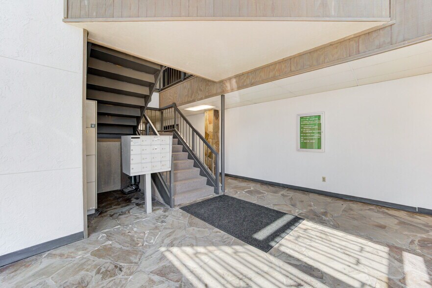 More Photos Of 2401 Tee Cir, Norman Office For Lease