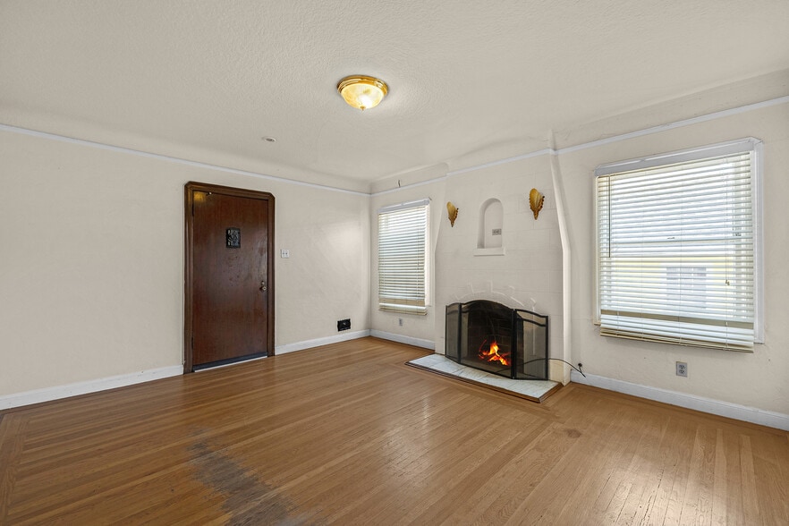 More Photos Of 1755 Washington Ave, San Leandro Bar For Sale