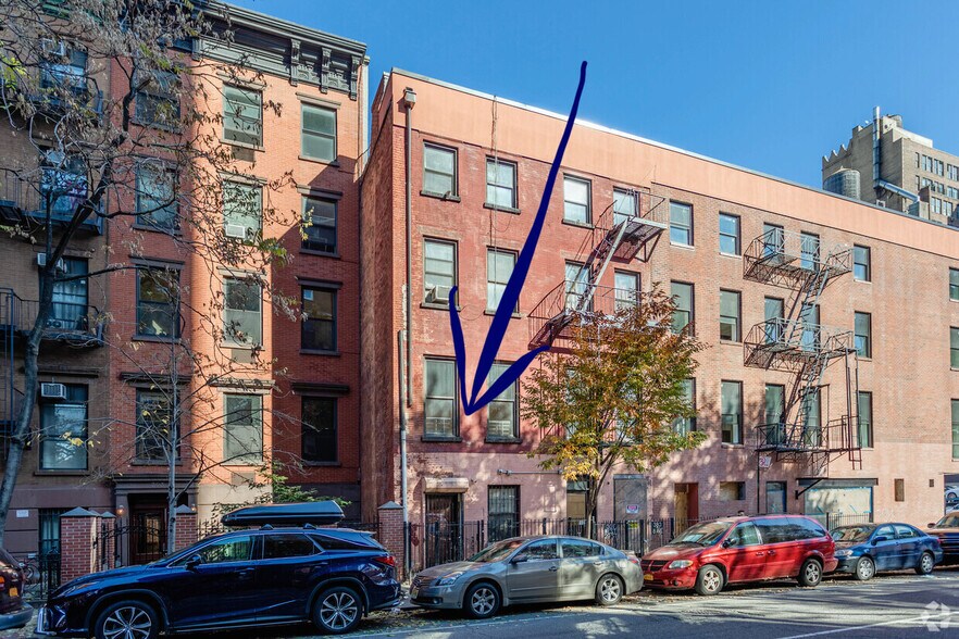 Primary Photo Of 301 W 29th St, New York Apartments For Lease