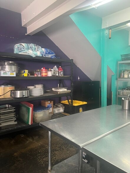 More Photos Of 46 Hoolai St, Kailua Freestanding For Lease