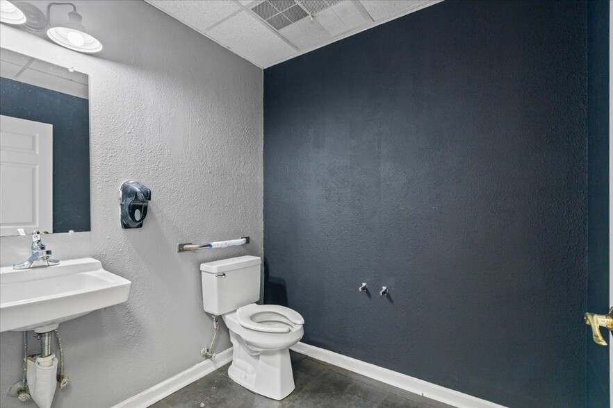 More Photos Of 883 Commerce Dr SW, Conyers Office For Lease