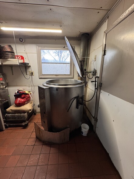 More Photos Of 572 2nd Ave, Troy Restaurant For Sale