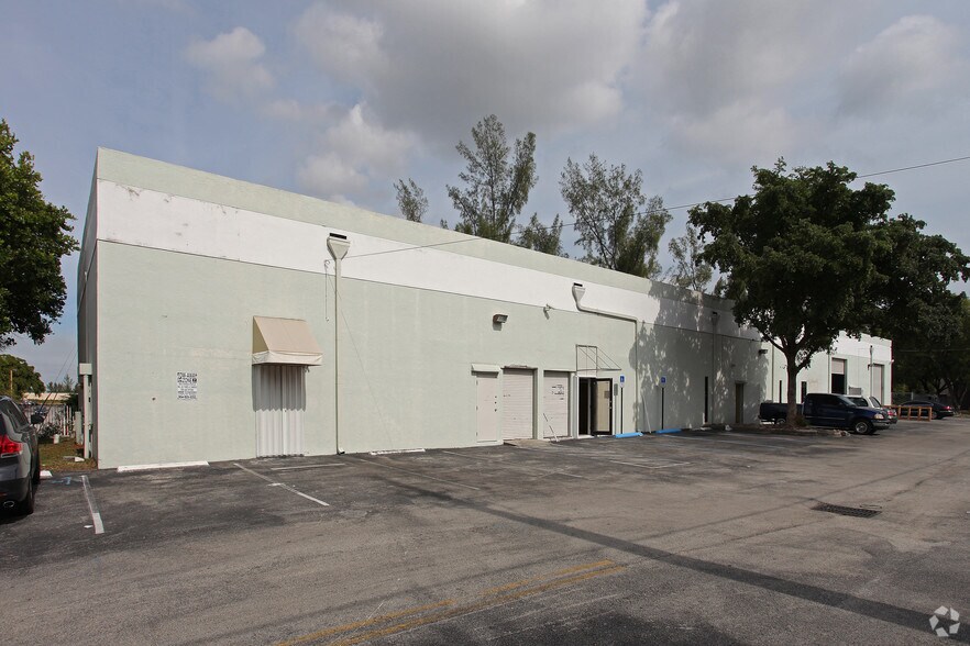 More Photos Of 1020 NW 1st Ct, Hallandale Beach Warehouse For Lease