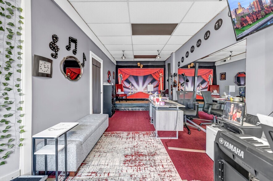 More Photos Of 6576 E Quaker St, Orchard Park Freestanding For Sale