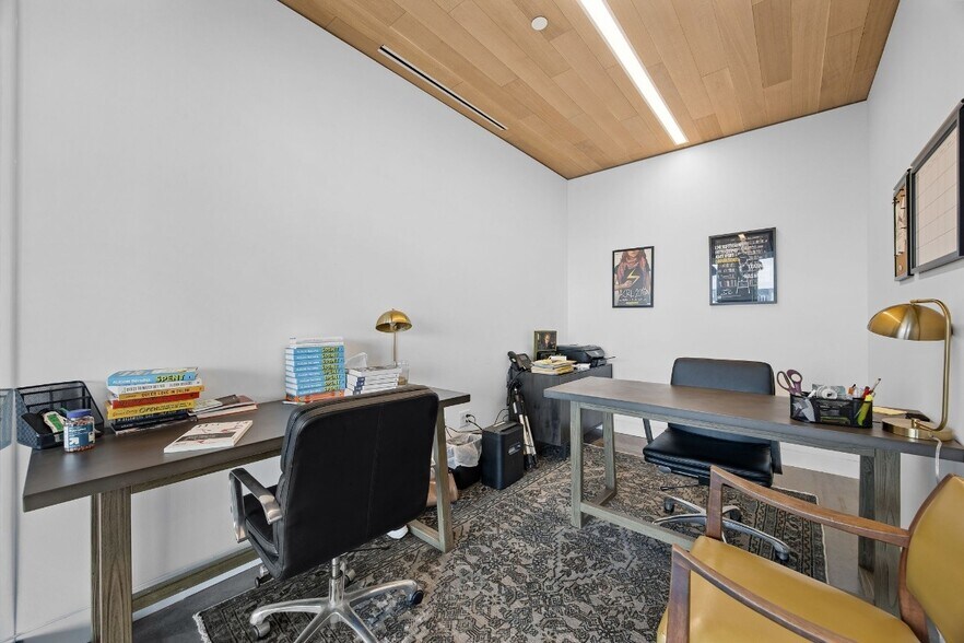 More Photos Of 404 E College St, Iowa City Hotel For Sale