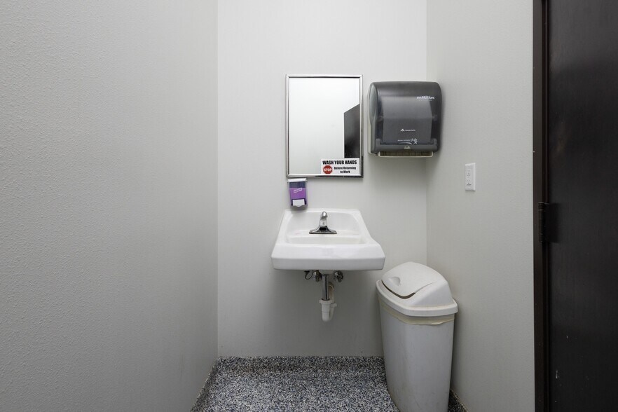 More Photos Of 317 Studdart Ave, Graceville General Retail For Sale