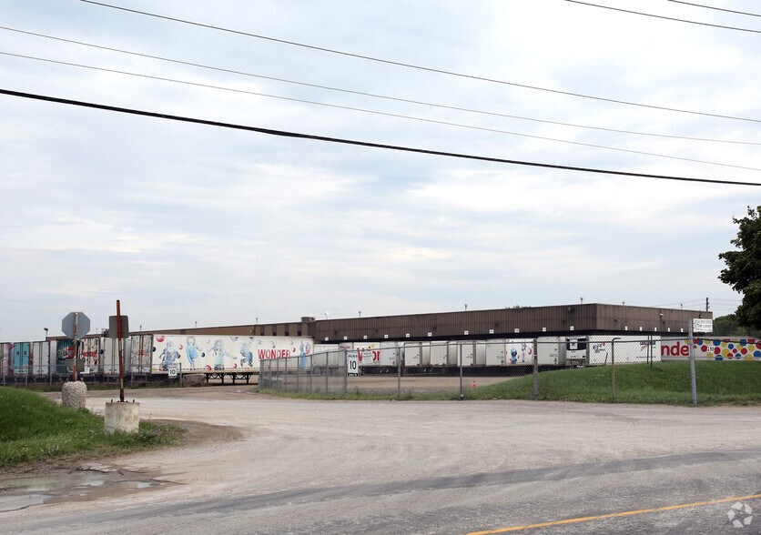 More Photos Of 190 Goodrich Dr, Kitchener Distribution For Sale