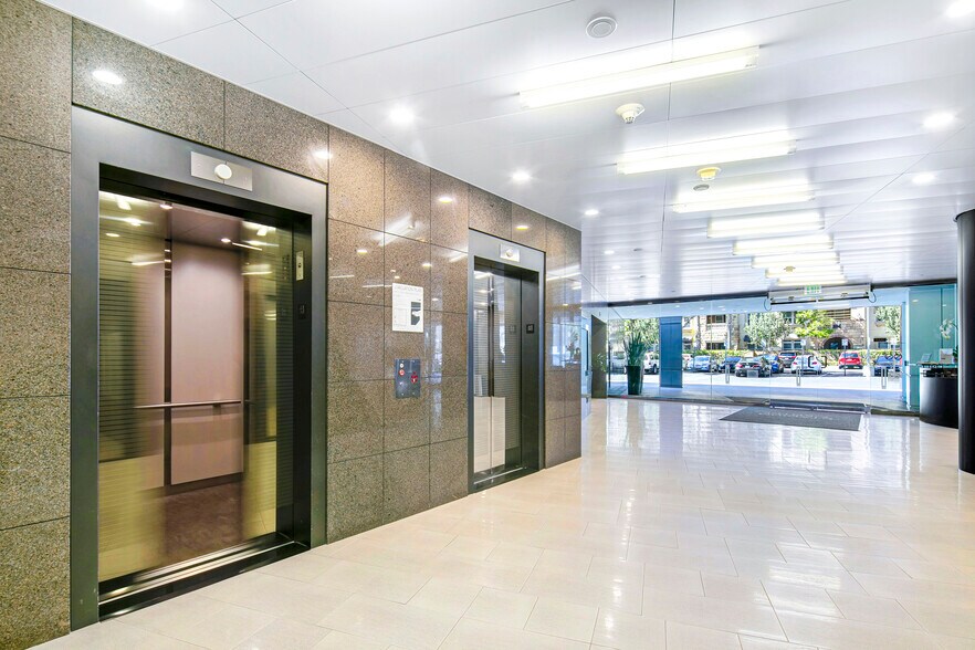 More Photos Of 2099 S State College Blvd, Anaheim Office For Lease