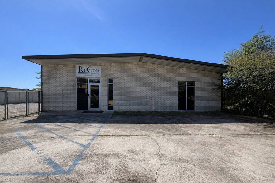 Primary Photo Of 3502 Patrick St, Lake Charles Flex For Lease