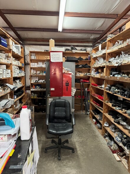 More Photos Of 820 Sligo St, Woodville Auto Repair For Sale