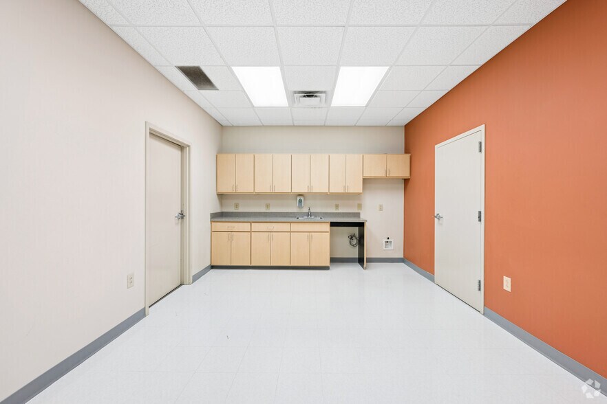 More Photos Of 1553 Janmar Rd, Snellville Medical For Lease