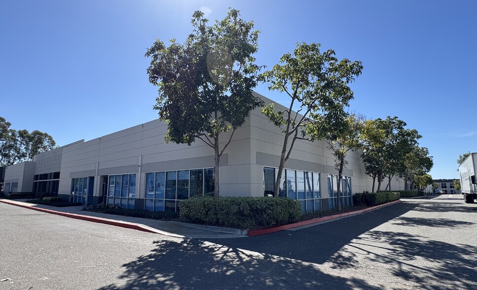 More Photos Of 20914 Bake Pky, Lake Forest Warehouse For Lease