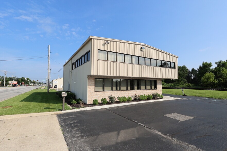 More Photos Of 23119 US Highway 33, Elkhart Storefront For Lease