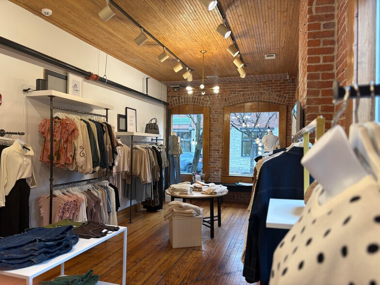 More Photos Of 9 SE 3rd St, Lee's Summit Storefront Retail Office For Lease