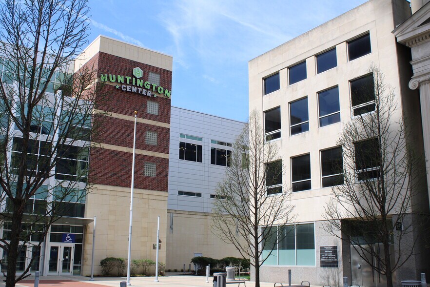 More Photos Of 241 N Superior St, Toledo Office Residential For Lease