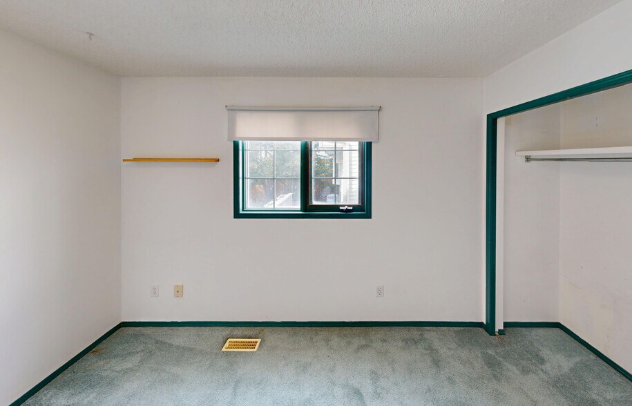More Photos Of 10941 81 Av NW, Edmonton Dormitory For Sale