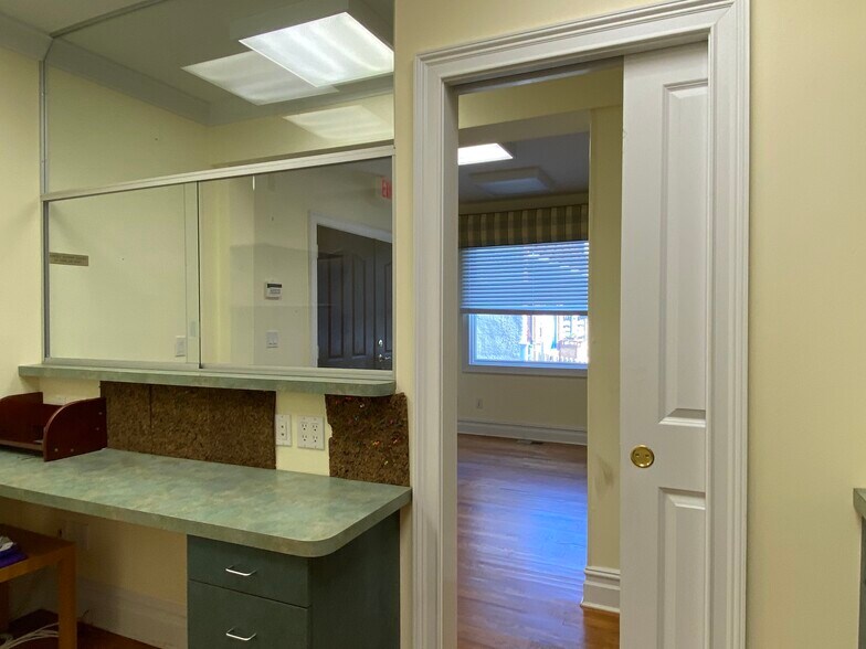 More Photos Of 12 Little Neck Rd, Centerport Storefront Retail Office For Lease