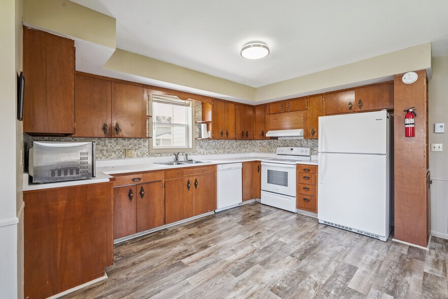 More Photos Of 920 High St, Grinnell Apartments For Sale