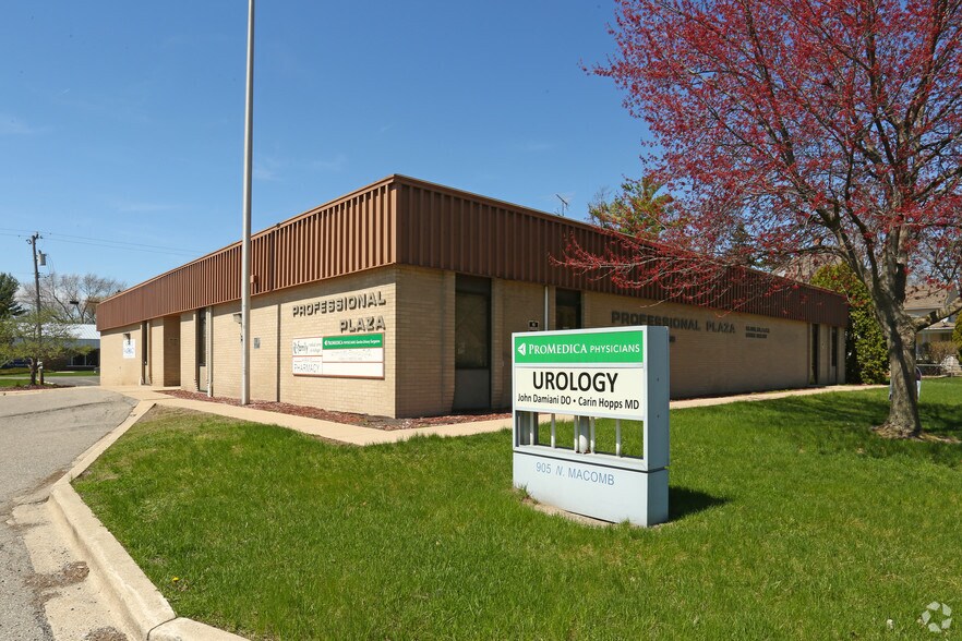 More Photos Of 905 N Macomb St, Monroe Medical For Lease