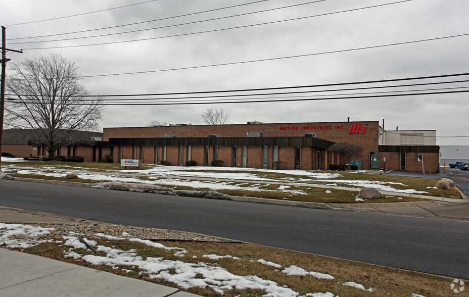 More Photos Of 1700-1704 E Avis Dr, Madison Heights Warehouse For Lease