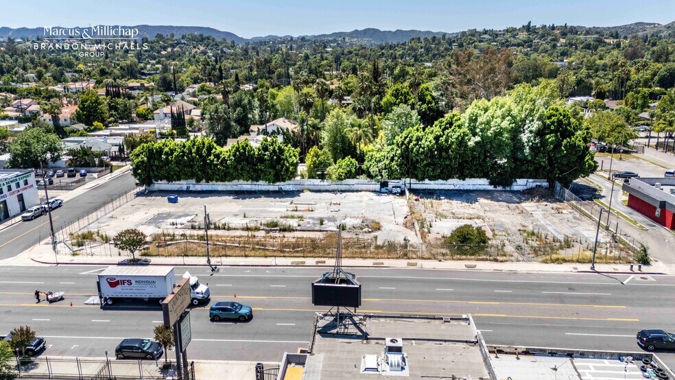 More Photos Of 19348 Ventura Blvd, Tarzana Land For Sale