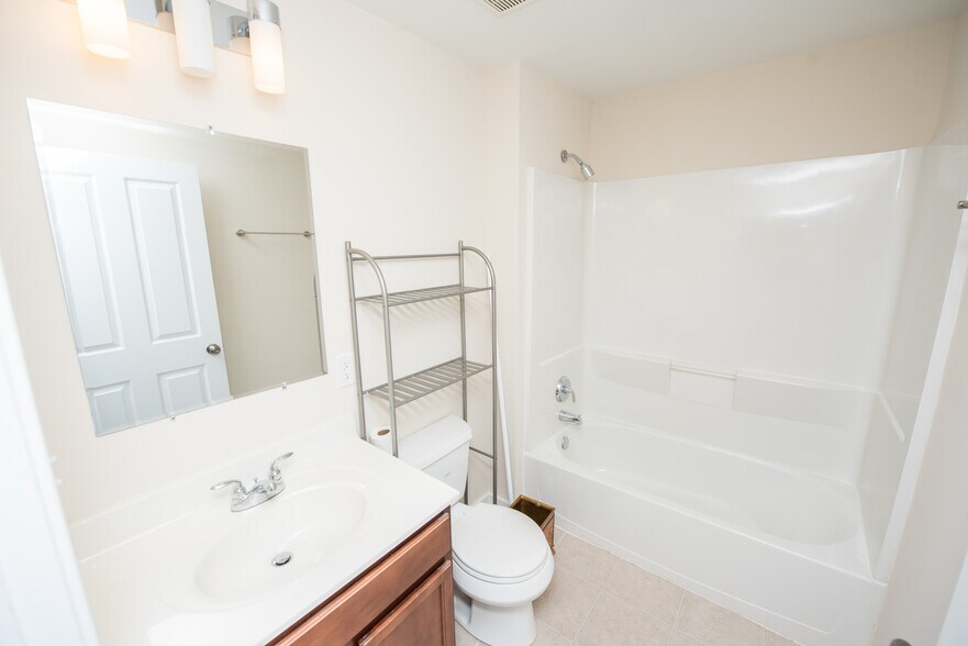 More Photos Of 803-807 Washington Blvd, Baltimore Storefront Retail Residential For Lease