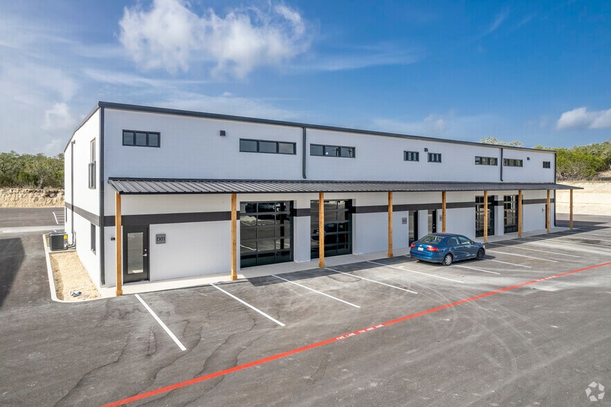 More Photos Of 529 E US HWY, Boerne Unknown For Lease