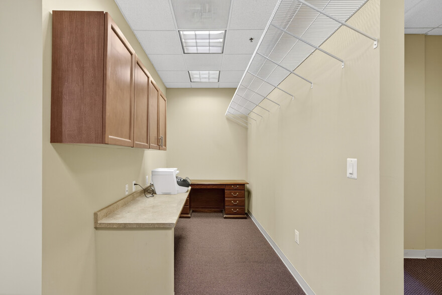 More Photos Of 46165 Westlake Dr, Sterling Medical For Sale