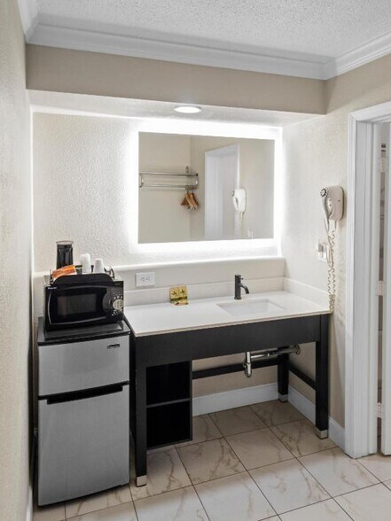 More Photos Of 2425 E Merced St, Fresno Hotel For Sale