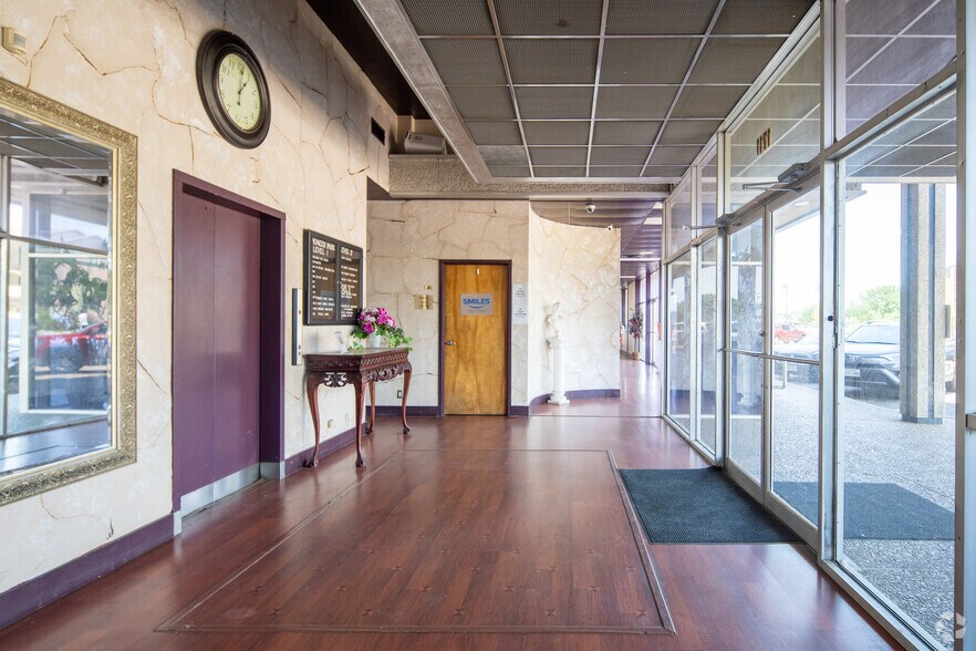 More Photos Of 1711 W Irving Blvd, Irving Medical For Lease