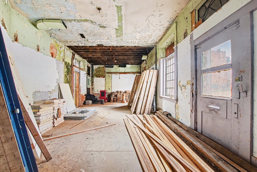 More Photos Of 2024 Mohawk Pl, Cincinnati Storefront Retail Residential For Sale