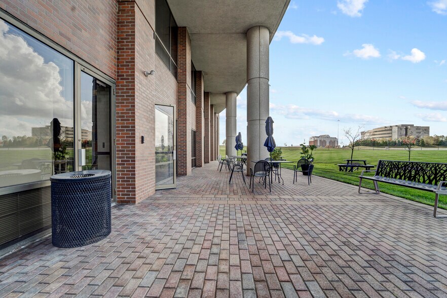 More Photos Of 1900 Polaris Pky, Columbus Office For Lease