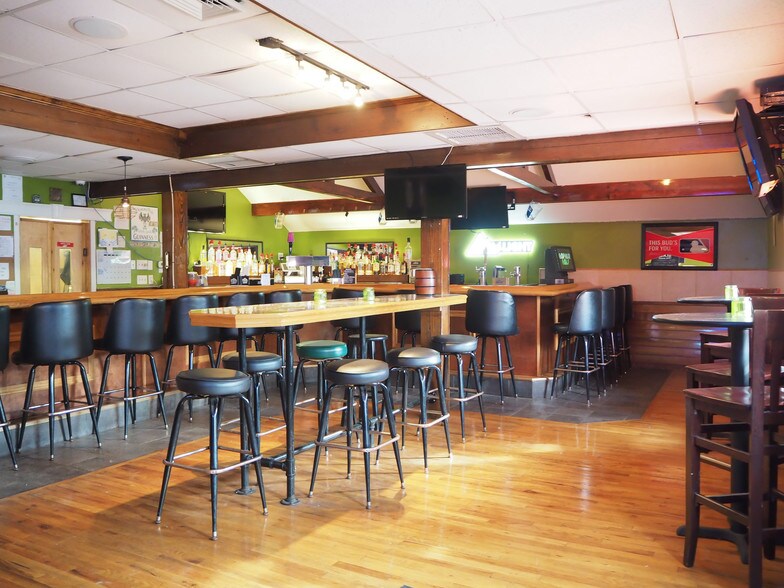 More Photos Of 1 Wall St, Cromwell Restaurant For Sale