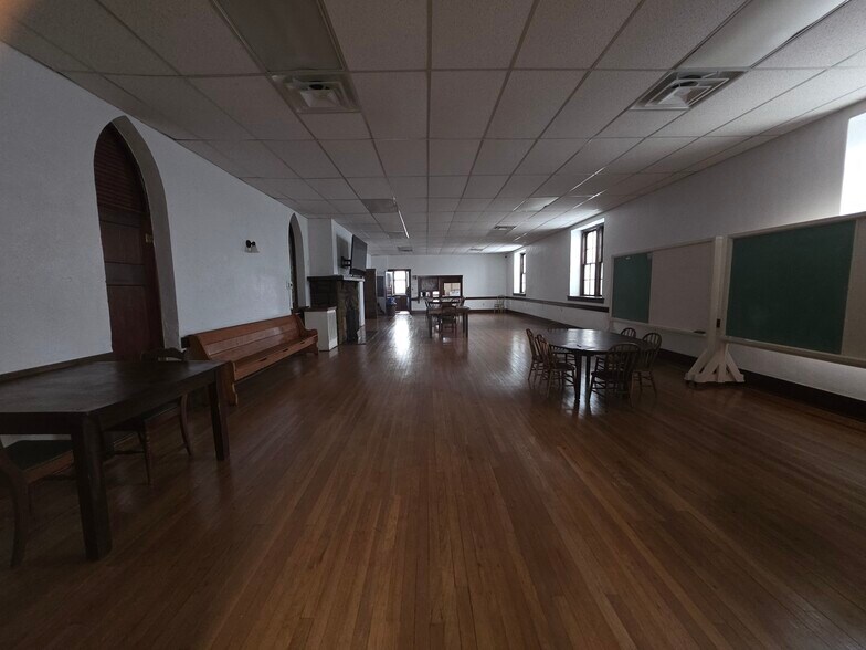 More Photos Of 103 W 4th St, Ellsworth Religious Facility For Sale