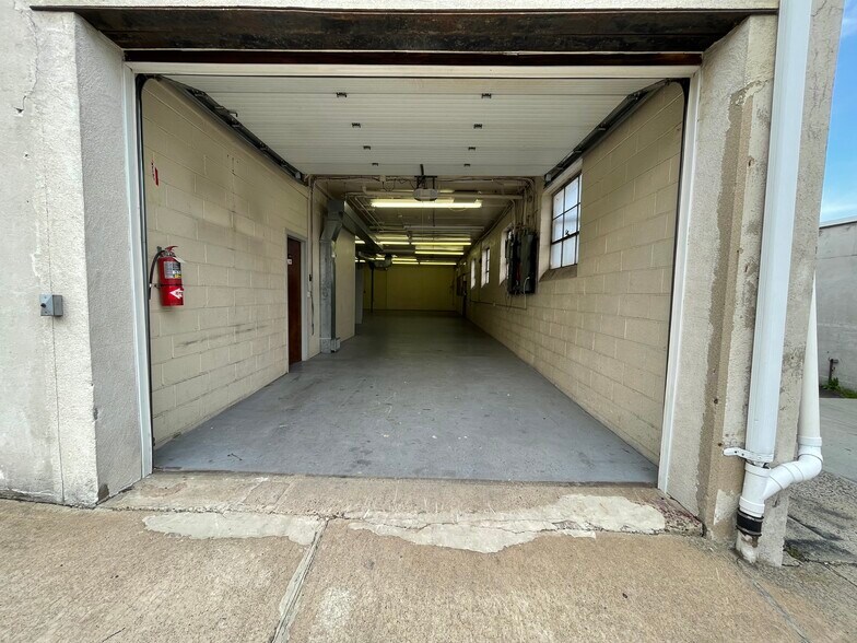 More Photos Of 45 Wadsworth St, Wallington Warehouse For Lease